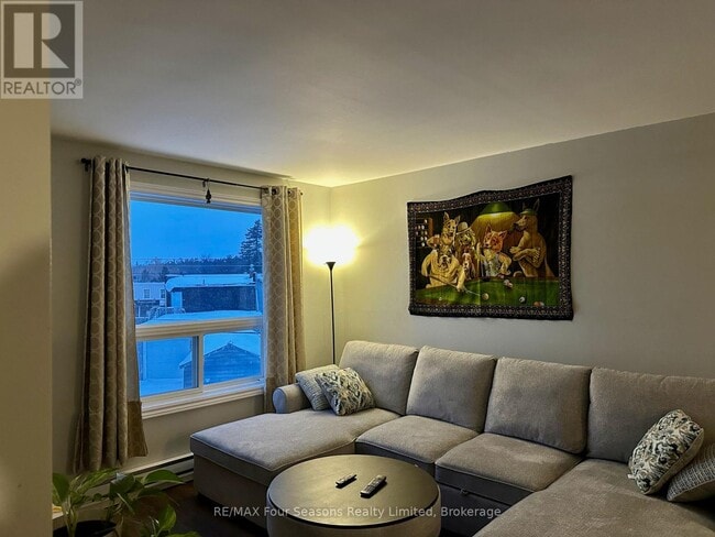 Building Photo - 206 Perry St