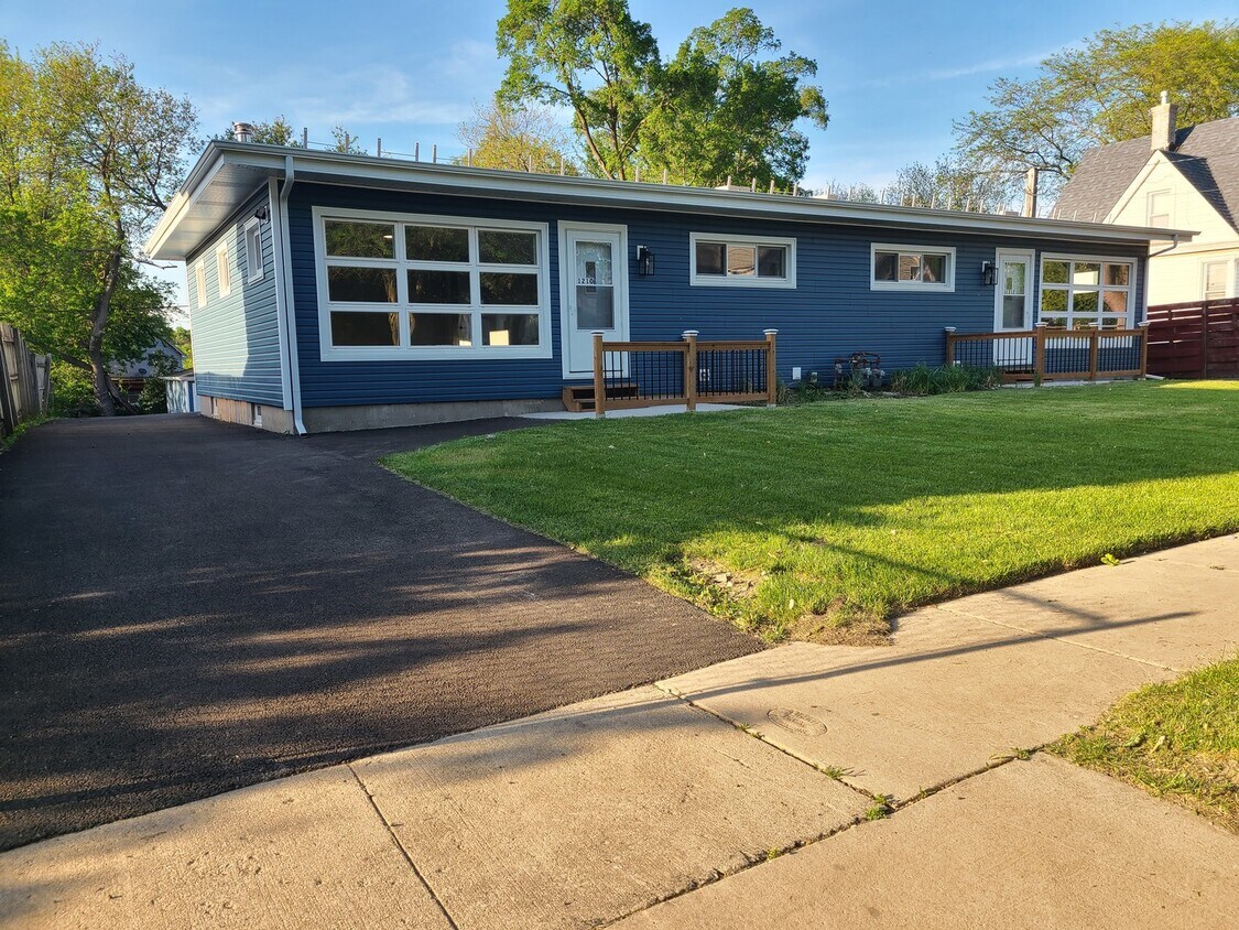 Primary Photo - 1210 Indian Ave