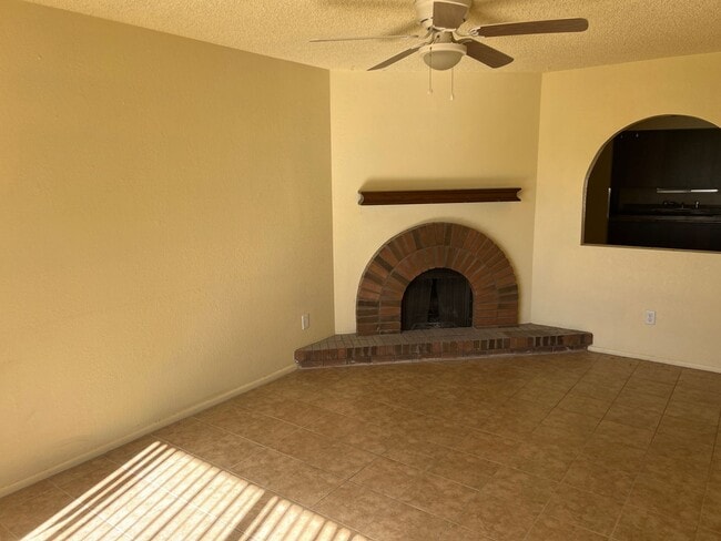 Foto del edificio - Two Bedroom Townhome Centrally Located in Yuma.