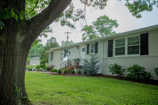 Beautiful East Nashville Renovated 3 Bed 1 Bath Home! - Beautiful East Nashville Renovated 3 Bed 1 Bath Home!