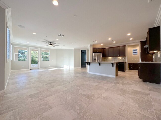 Building Photo - Single-Family Home - 4 Bed + 3 Bath in Lak...