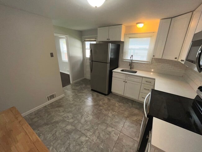 Building Photo - 112 Brookside Cir