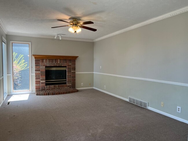 Foto del edificio - Well-Located 4 Bedroom with Versatile Living Space!!
