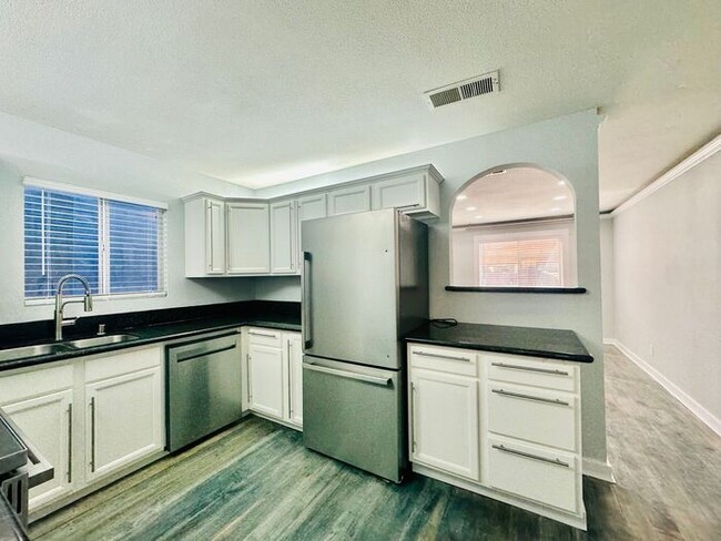 Foto del edificio - Charming Newly Remodeled 3-Bed, 2.5 Bath 2...