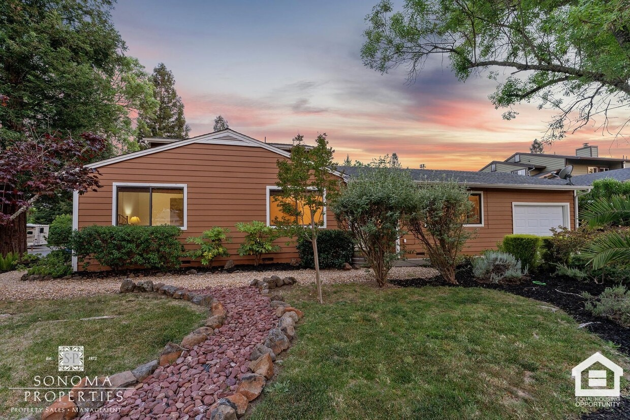 Primary Photo - Beautifully Maintained Duplex in Glen Ellen