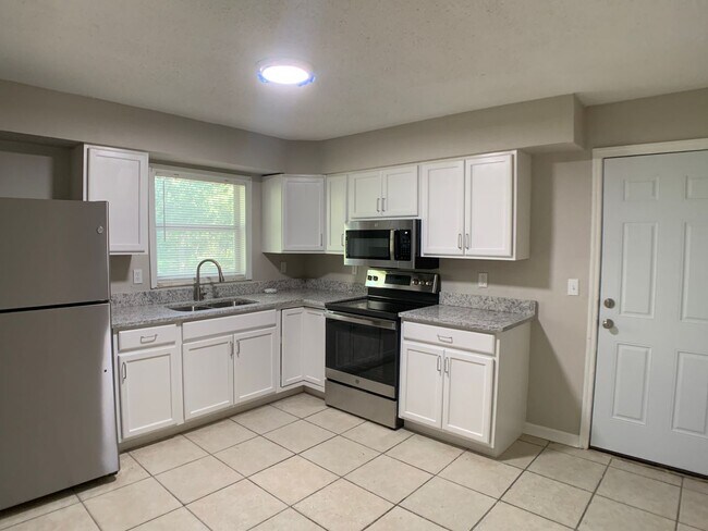 Building Photo - 1114 Birchwood Ct