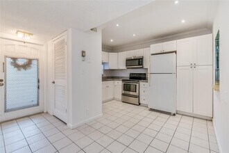 Building Photo - 8940 S Hollybrook Blvd