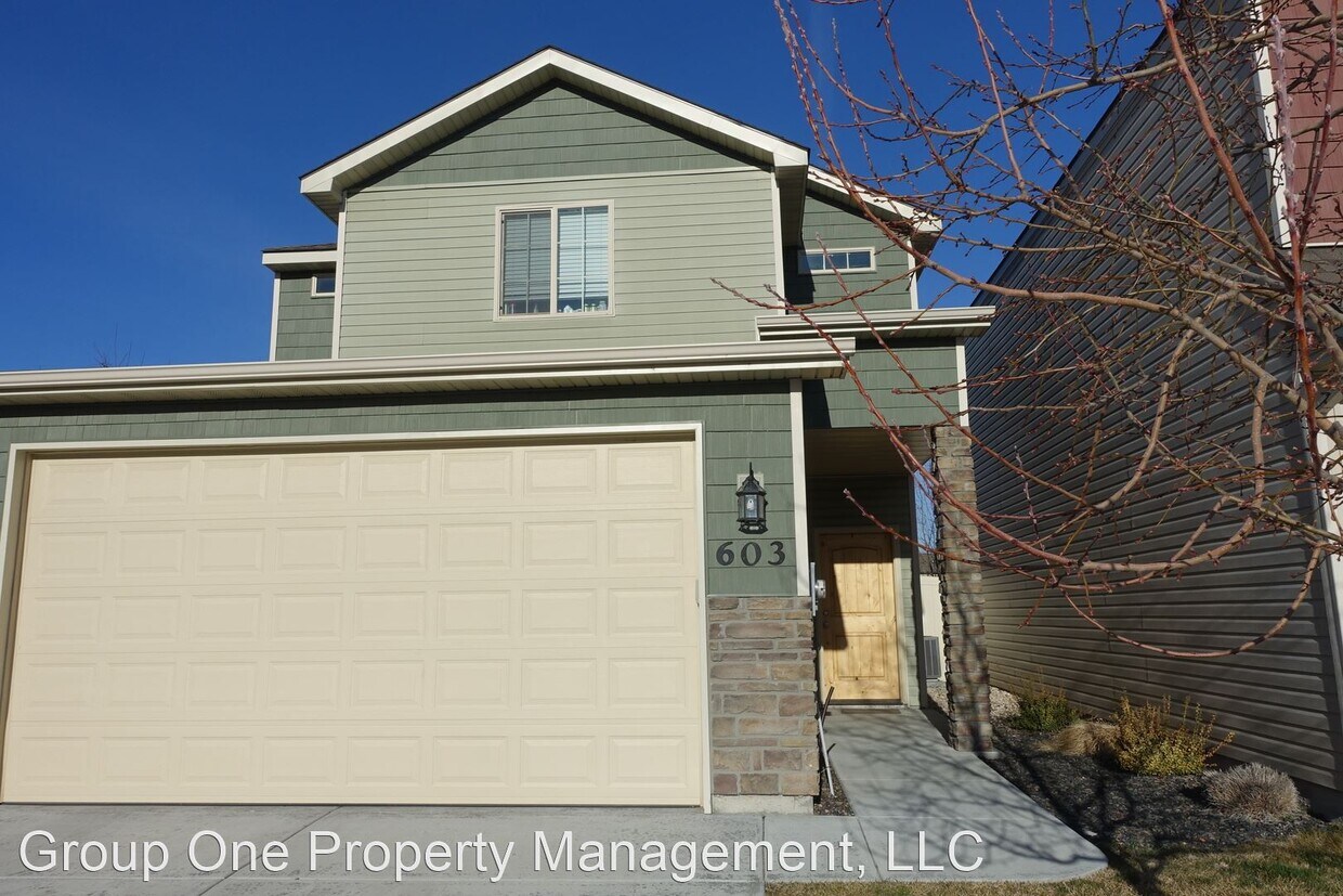 Foto principal - 3 br, 2.5 bath House - 603 Pine Tree Lane