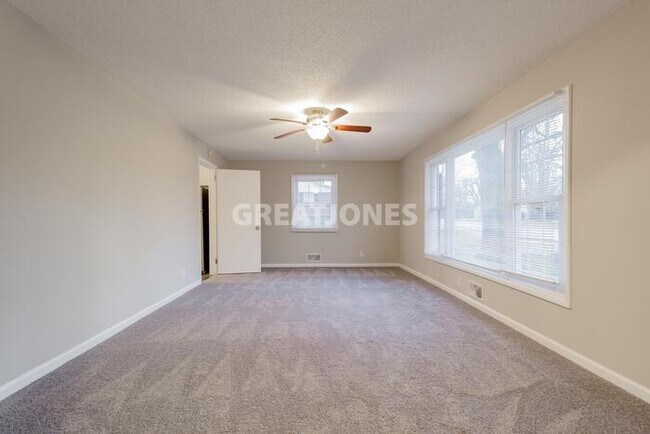 Foto del edificio - 122 Anthony St