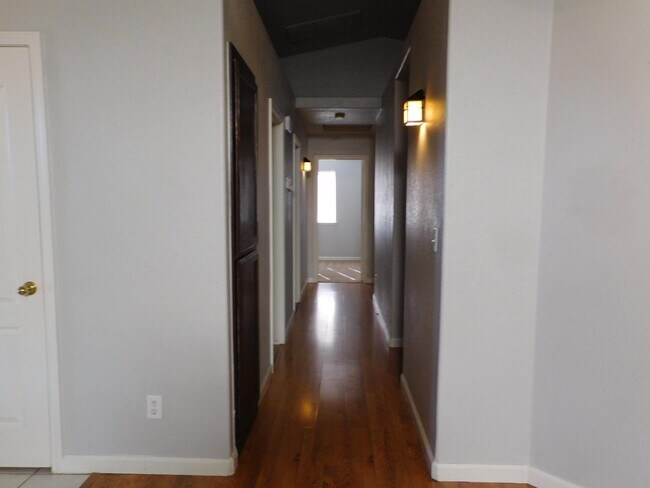 Foto del edificio - 9781 N Chance Ave