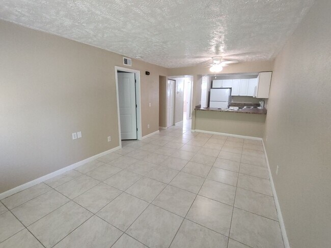 Foto del edificio - Newly renovated condo super close to CMC, ...