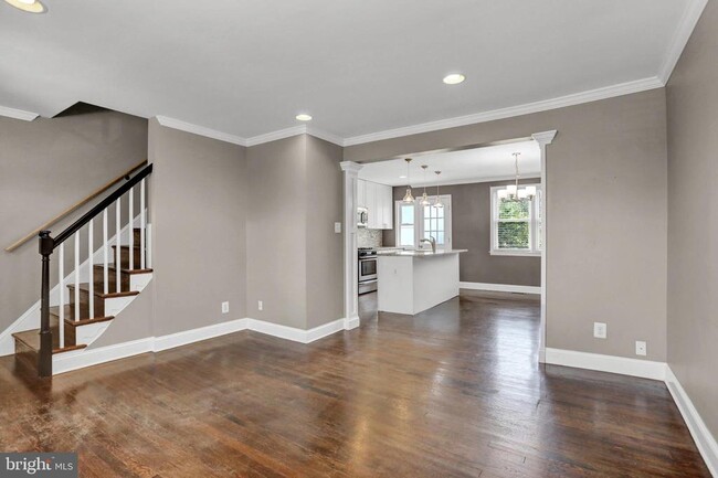 Foto del edificio - 1737 Weston Ave