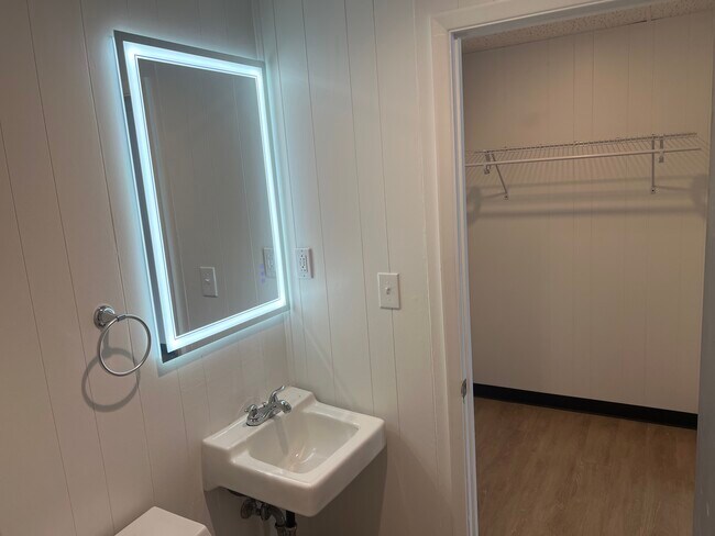 Foto del edificio - Woodsdale Apartments Holiday Island