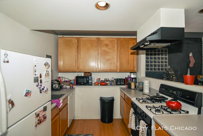 Foto del edificio - 1129 W Addison St