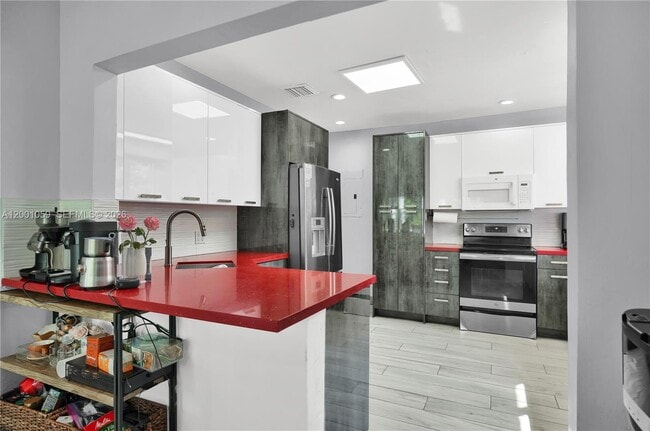 Foto del edificio - 820 W 43rd Ct