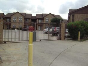 Building Photo - 9802 Cantera Ct