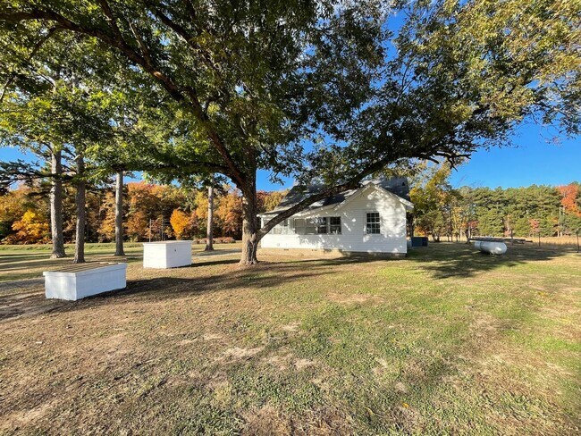 Foto del edificio - Must See Country Home Minutes to Kerr Lake