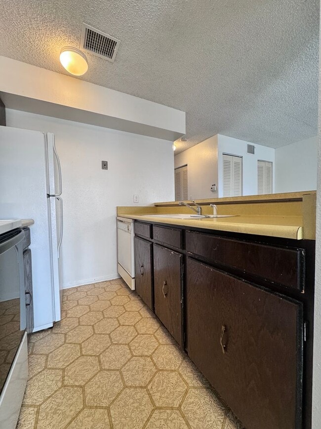 Building Photo - Cozy 1 bedroom Condo