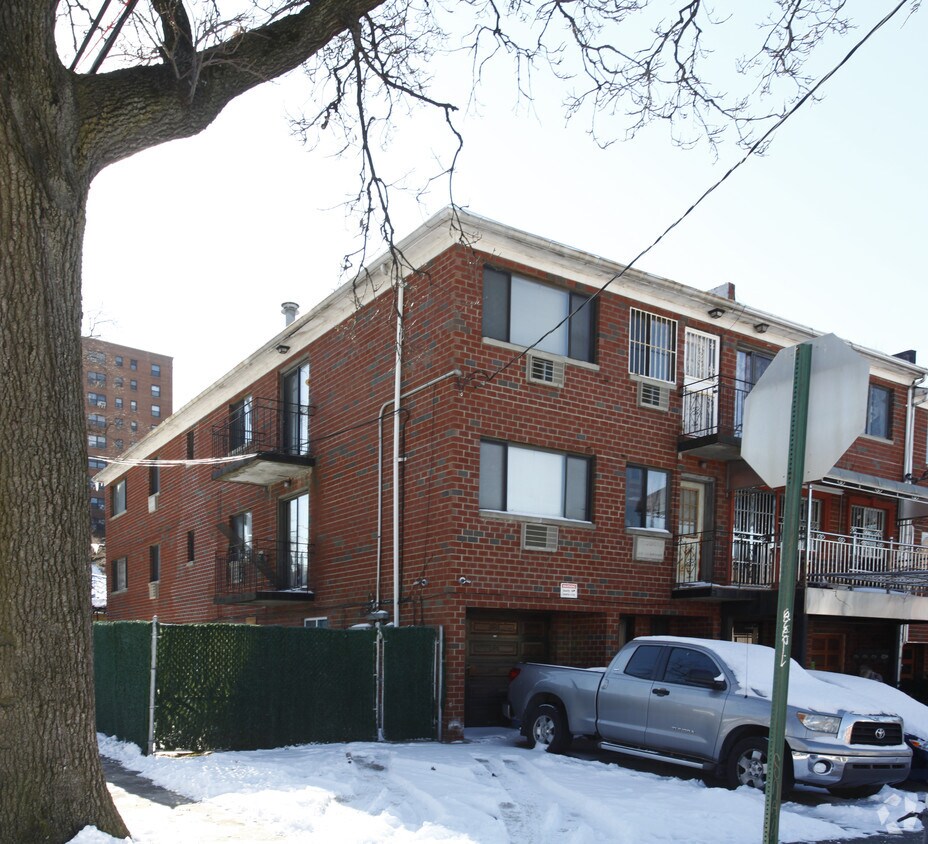 Foto principal - 99-56 63rd Ave