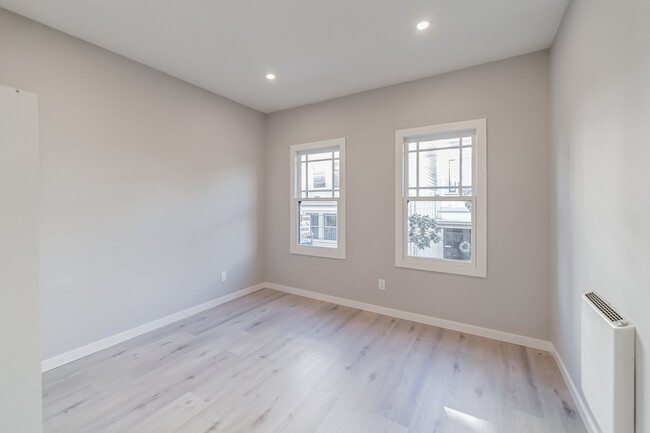 Building Photo - 427 Linden St