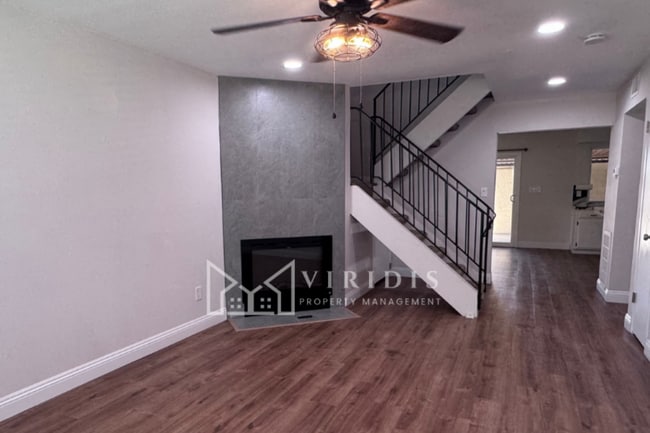 Building Photo - 930 Olive Dr