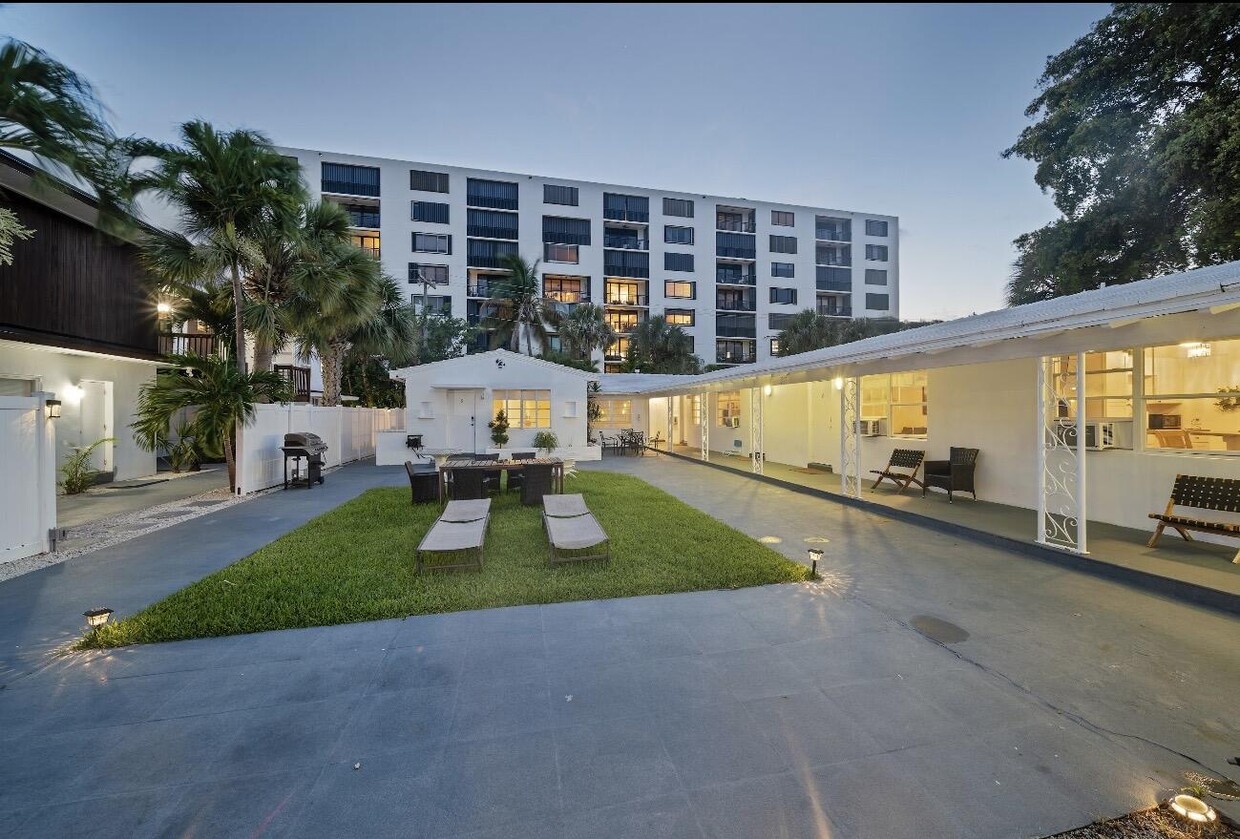 Foto del edificio - 2307 N Ocean Blvd
