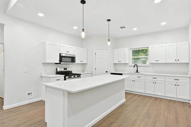 Foto del edificio - 6109 Woodrow St