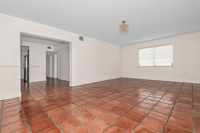 Foto del edificio - 309 Bird Rd