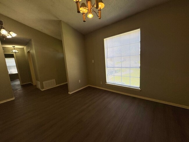 Building Photo - 39th Place Duplex