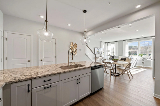 Foto del edificio - 801 Birchwood Hill Pl