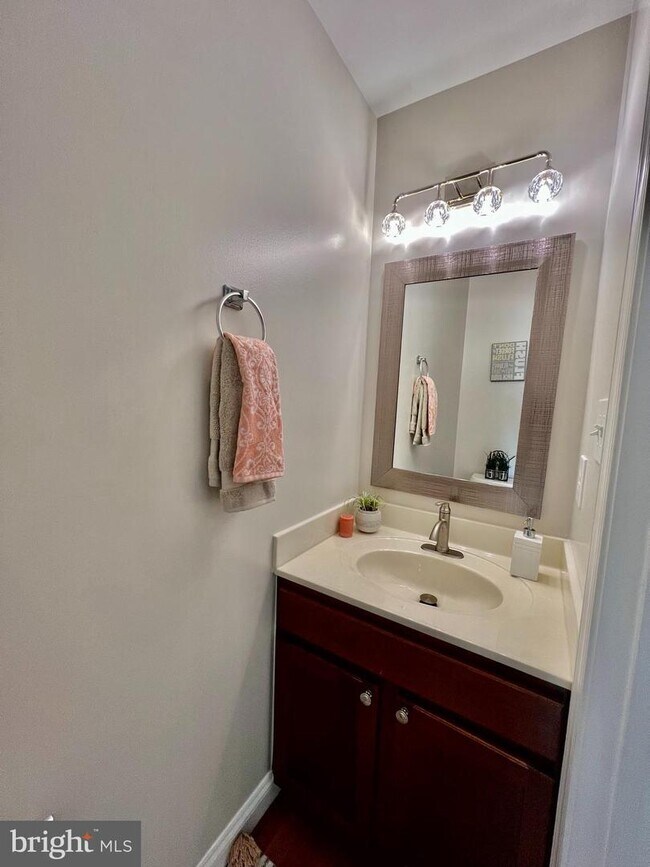 Foto del edificio - 23930 Catawba Hill Dr