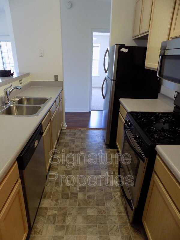 Foto del edificio - 801 Brassie Ln