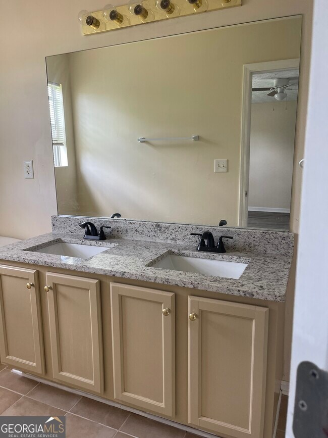 Foto del edificio - 5759 Cedar Croft Ct
