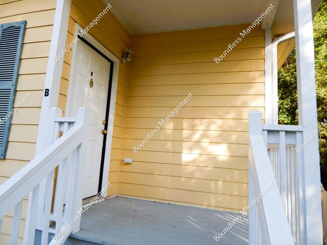 Building Photo - 2874 Sylvan Rd