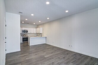 Building Photo - 768 Oak Moss Pl