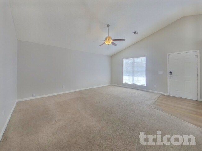 Foto del edificio - 337 White Gables Dr