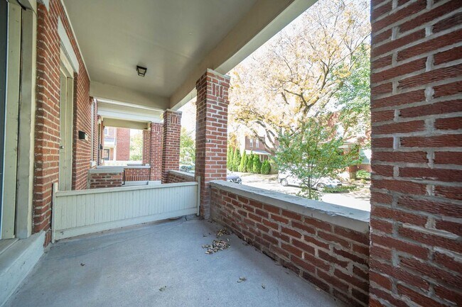 Building Photo - Mithoff and Washington Apartments