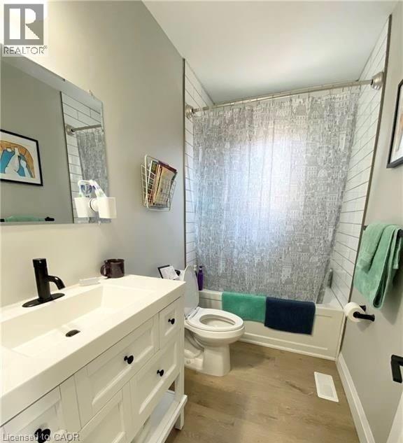 Building Photo - 889 Fennell Ave E