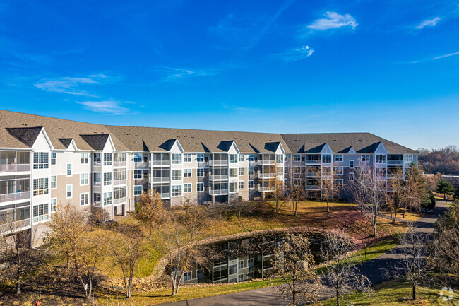 Building Photo - Medina Ridge Condominiums