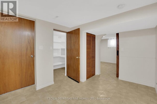 Building Photo - 39 Airdrie Dr