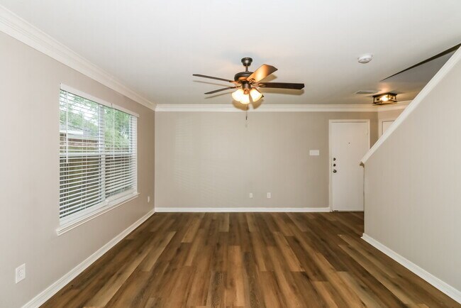 Foto del edificio - 12807 Colony Heath Ln