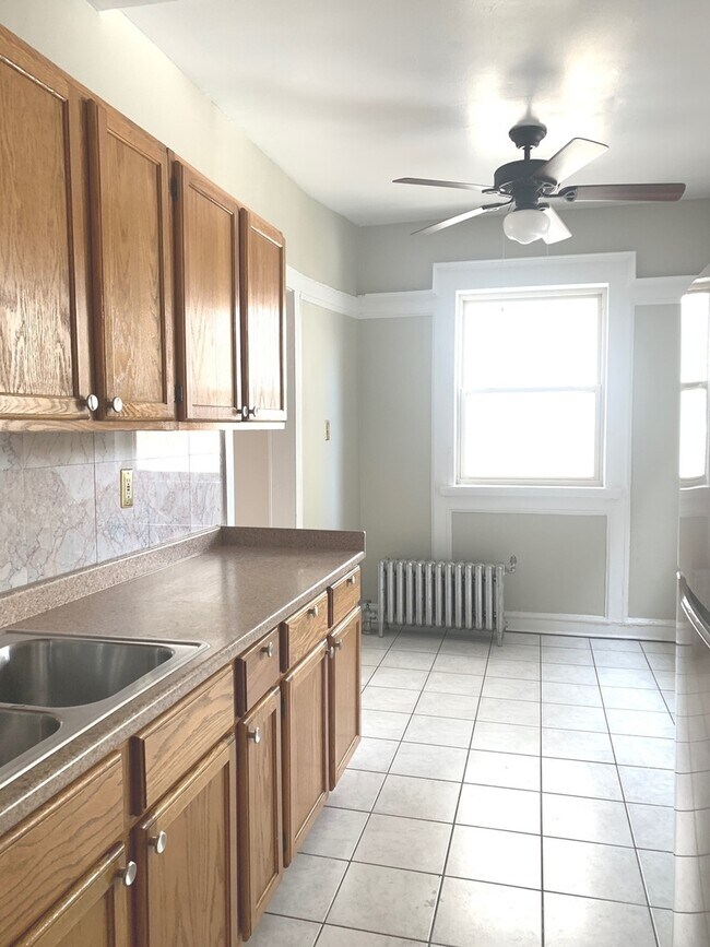 Foto del edificio - 838 W Sunnyside Ave
