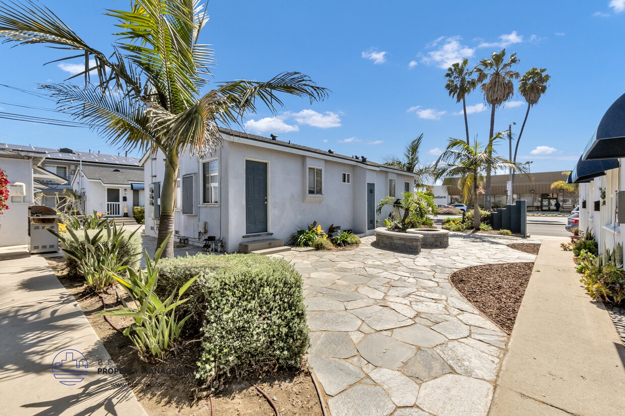 Primary Photo - Naples Isle Apartments