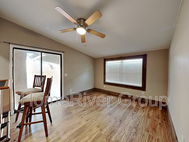 Foto del edificio - 416 E Welch Rd