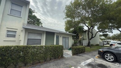 Building Photo - 873 Crystal Lake Dr
