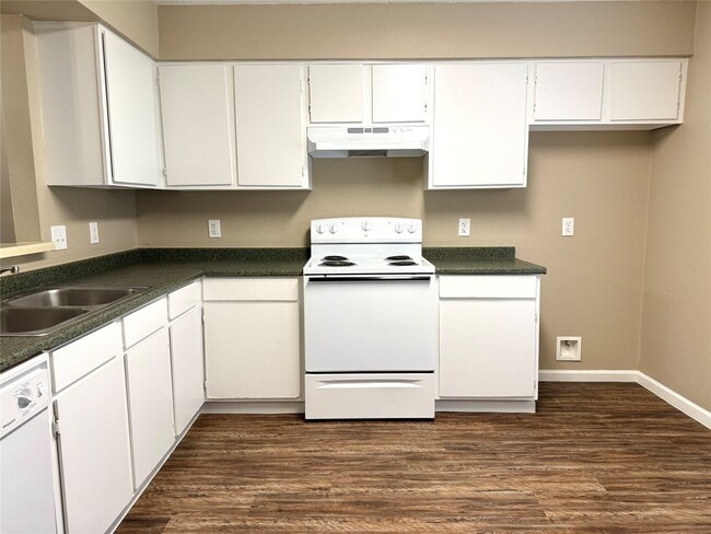 Building Photo - 2435 Summer Spring Dr