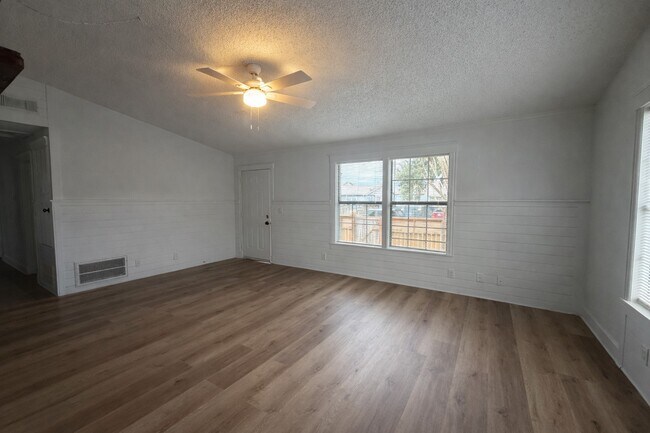 Foto del edificio - 7 Carol Ct