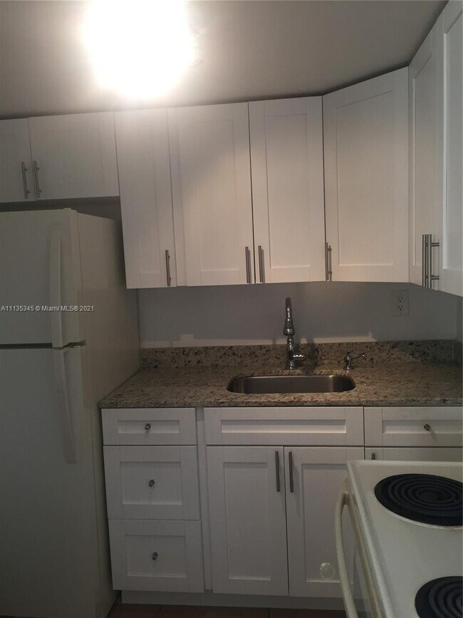 Foto del edificio - 1851 NE 168th St