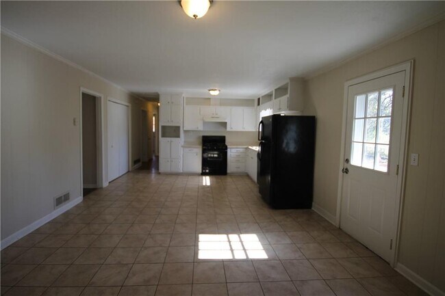 Foto del edificio - 3661 Pinehill Cir