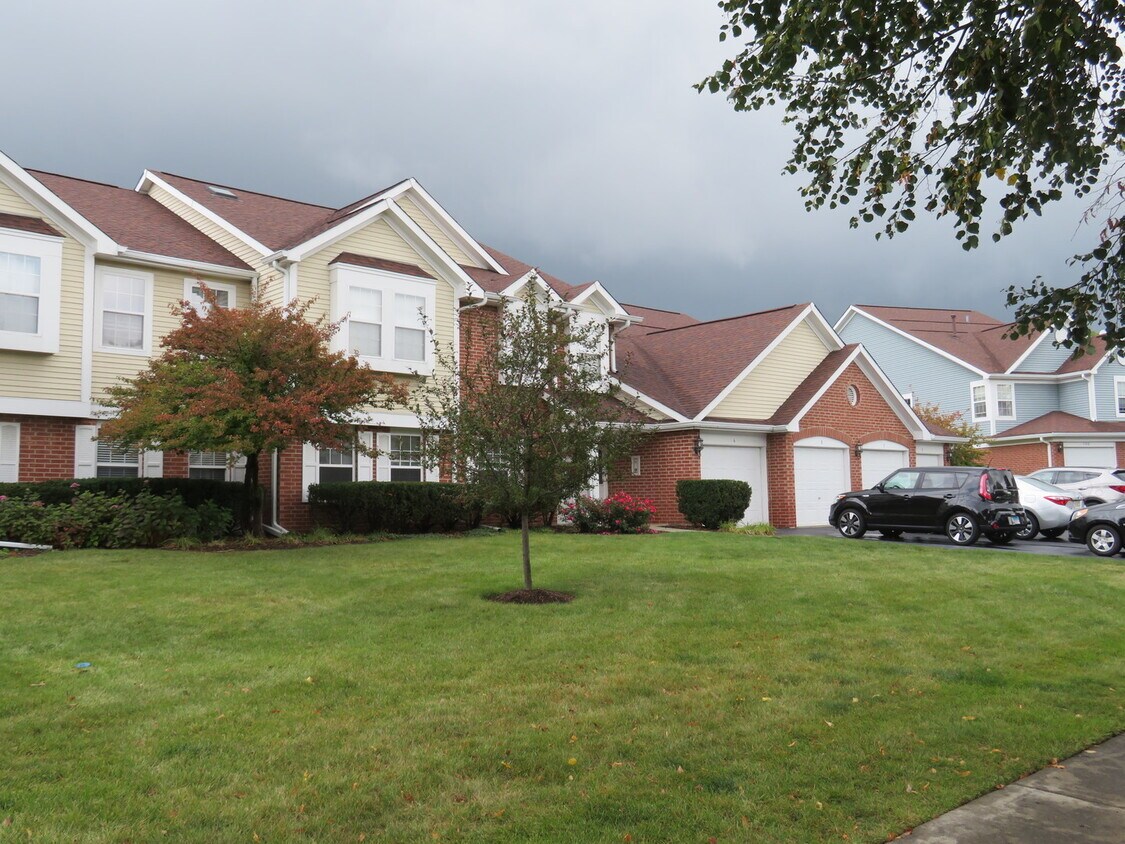 1540 Thornfield Ln Unit 6, Roselle, IL 60172 Condo for Rent in Roselle, IL